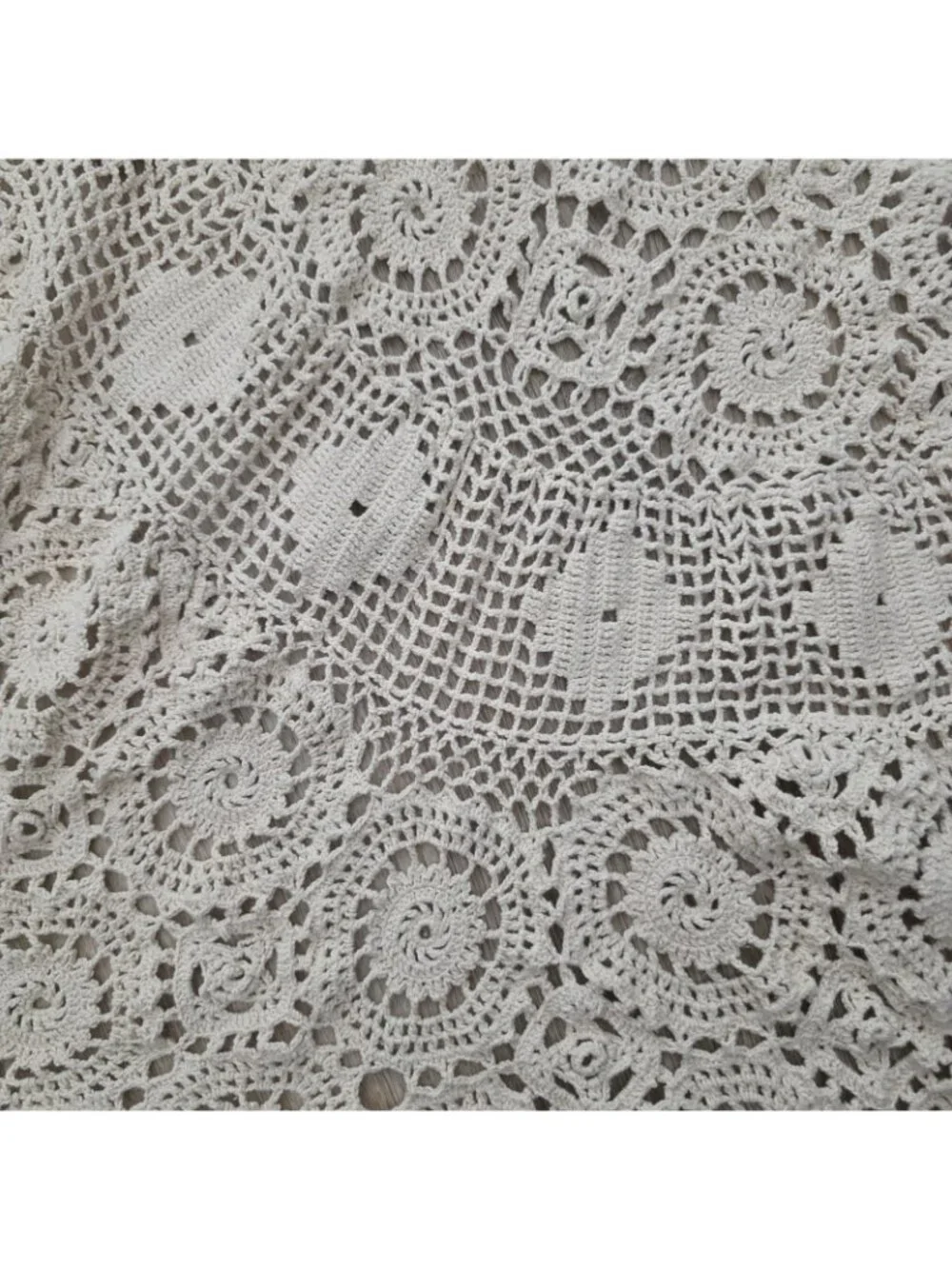 Vintage Handmade Crochet Lace Tablecloth Oval 49 x 63 Ecru